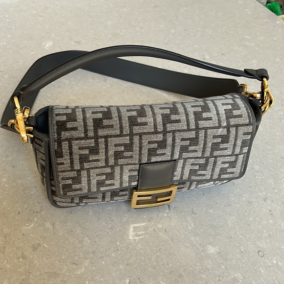 FENDI Baguette Gray Velour Gold Hardware Purse Shoulder Bag Cross Body - Picture 5 of 16